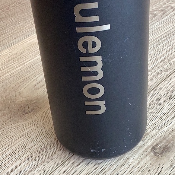 Lululemon Back to Life Sport Bottle 24oz in Black - Picture 4 of 9